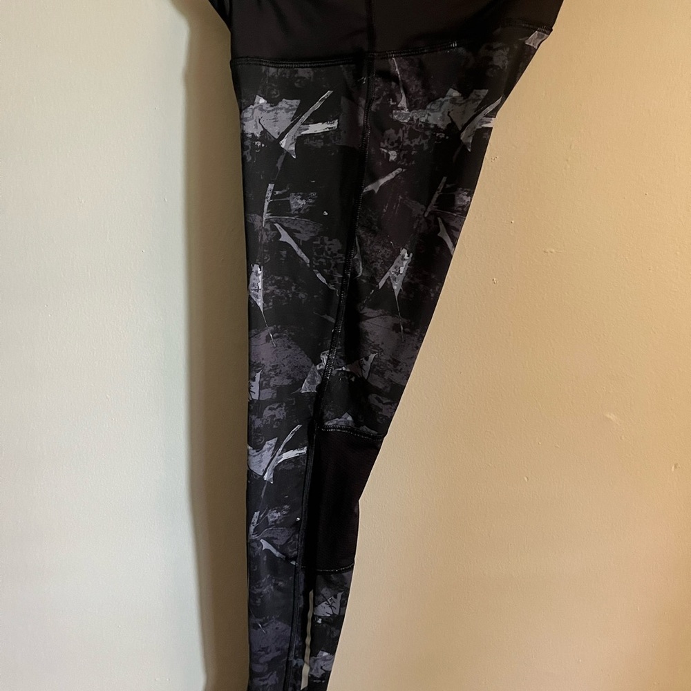 Old Navy Active Black and Gray Leggings